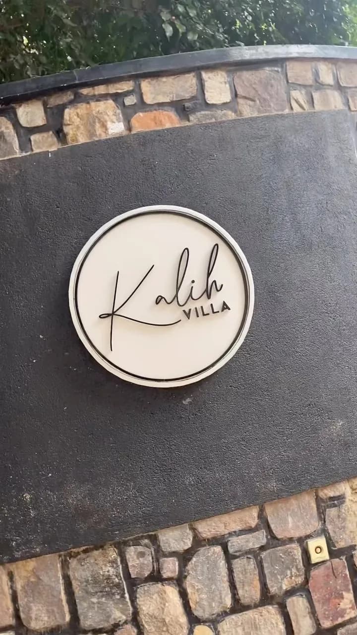 The mark on the wall